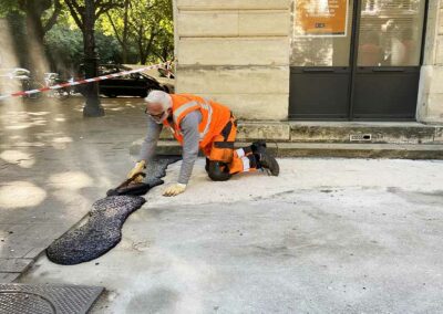 De l’asphalte sur trottoir, cours de Verdun à Bordeaux