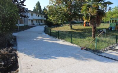 Cheminement piéton en béton désactivé à Talence (33)
