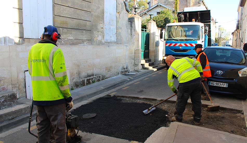 Réfection de rue avec des enrobés manuels à Bordeaux (33)