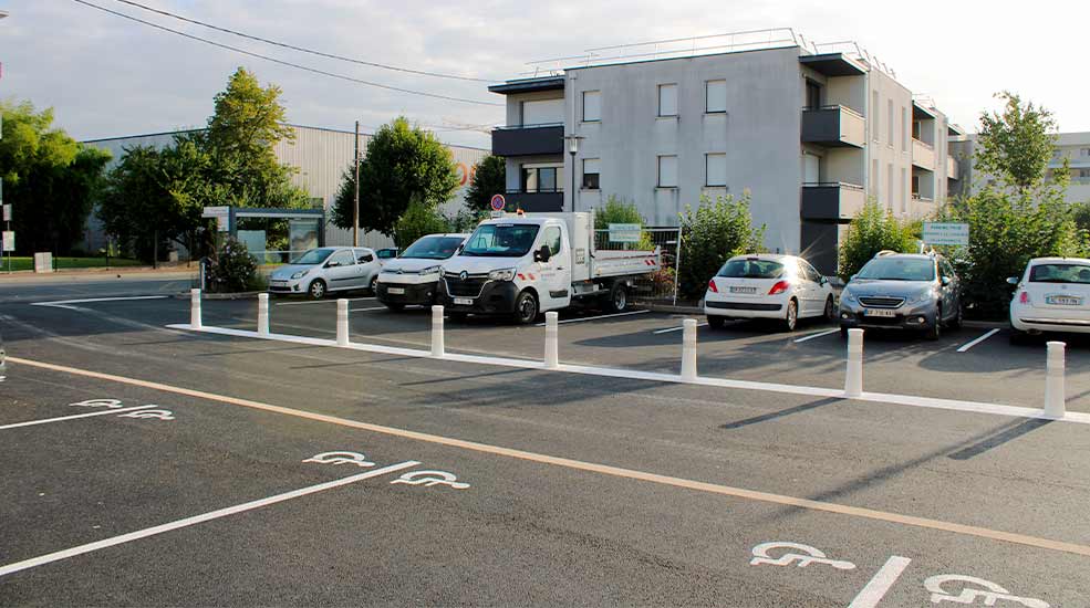 Nouveau parking enrobé pour la pharmacie Lacheze Chemin Long